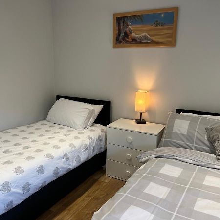 The Grande Residence - Close To Central London & Next To Northfield Tube Station Hanwell Ngoại thất bức ảnh