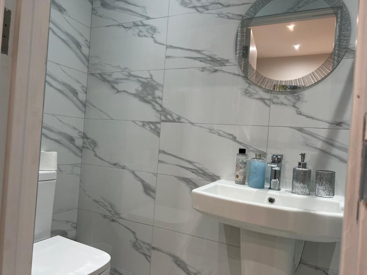 The Grande Residence - Close To Central London & Next To Northfield Tube Station Hanwell Ngoại thất bức ảnh